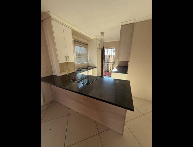 2 BEDROOM HOUSE FOR SALE IN ROSSLYN